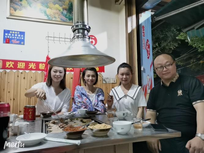 成都美食推荐节目-成都美食节目主持人琴妹儿