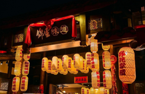 成都天府广场美食（成都天府广场美食街有个叫黑的店）